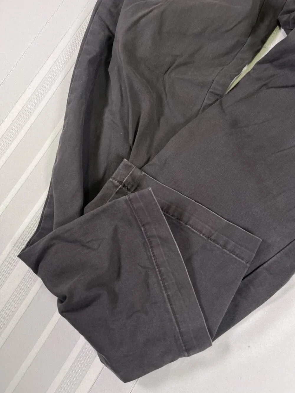 Banana Republic Athletic Fit Chino Pants Mens 33x32 Gray Slim Taper Stretch